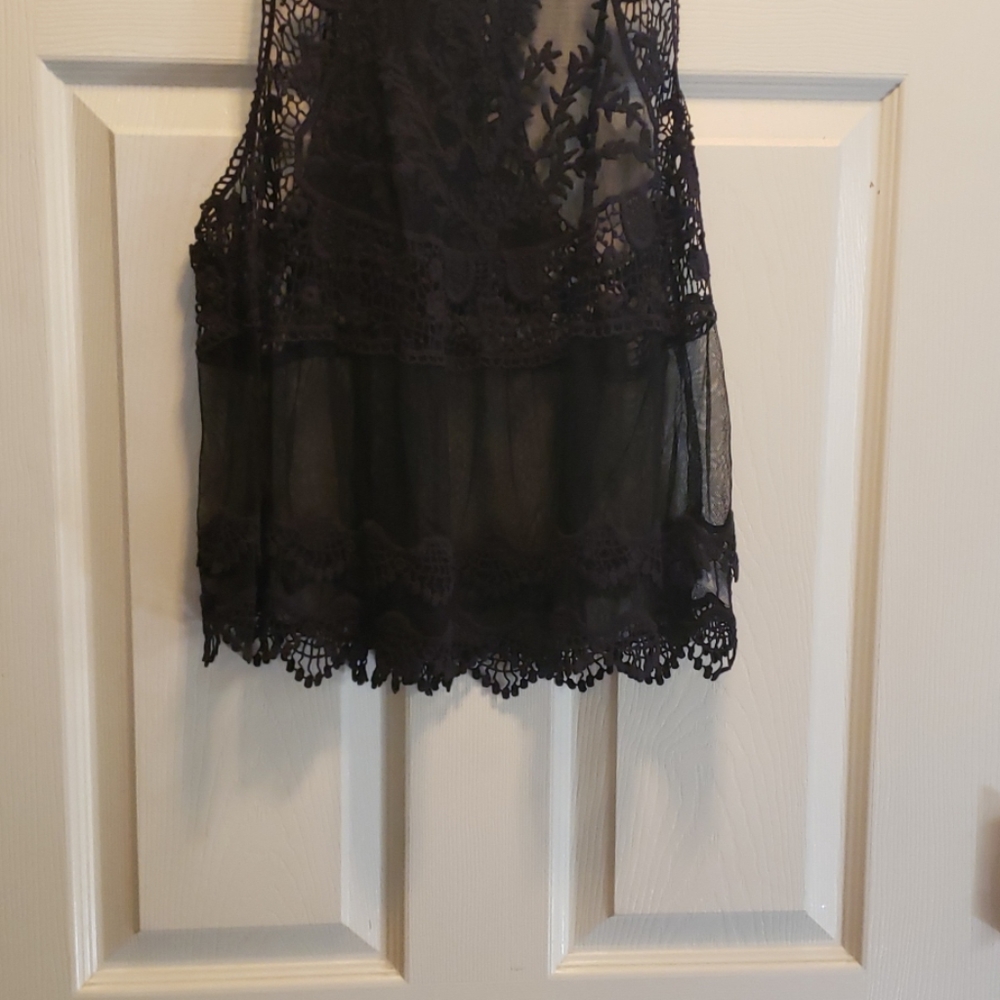 Vest - Picture 2 of 4